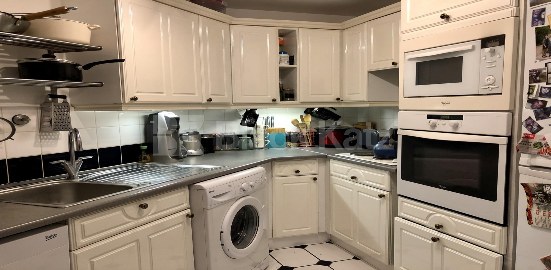 			NEW INSTRUCTION, 2 Bedroom, 1 bath, 1 reception Flat			 MacMillan Way, Tooting